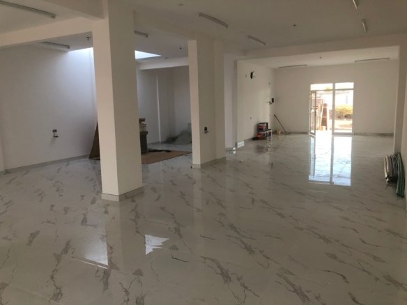 بناية في نزوى للبيع بسعر الارض