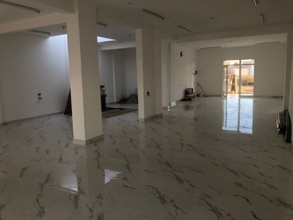 بناية في نزوى للبيع بسعر الارض