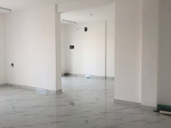 بناية في نزوى للبيع بسعر الارض