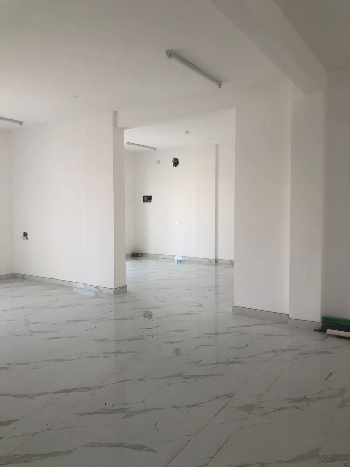 بناية في نزوى للبيع بسعر الارض