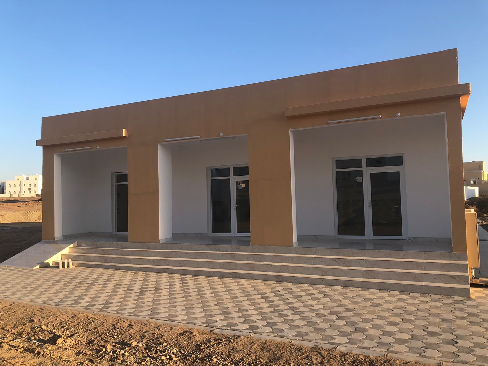 بناية في نزوى للبيع بسعر الارض
